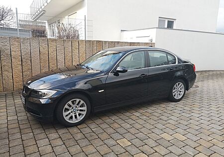 BMW 325xi Limousine (E90)