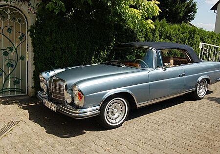 Mercedes-Benz 280 SE W111-25 Cabrio