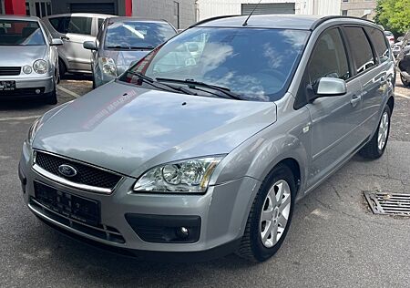 Ford Focus Turnier Ghia TÜV NEU