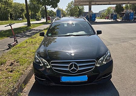 Mercedes-Benz E 220 E 220CDI-AVANTG+AUT+AHK+LED+LEDER+NAV+TEMPOM+TOP
