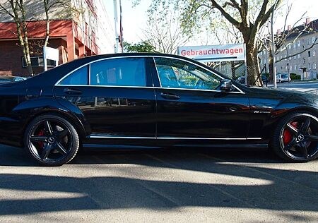 Mercedes-Benz S 63 AMG Driver's und Performance Package