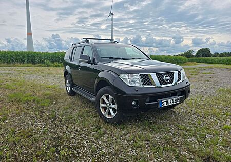 Nissan Pathfinder 2.5 dCi DPF LE Automatik LE 7 Sitze
