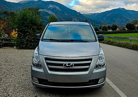 Hyundai H-1 Starex