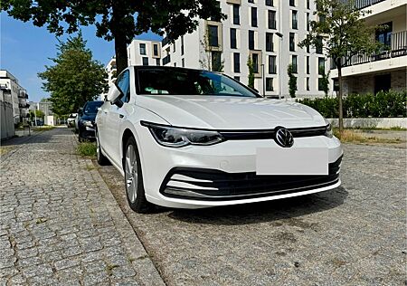 VW Golf Volkswagen VIII eTSI Style Panorama ergo. Sitz MATRIX