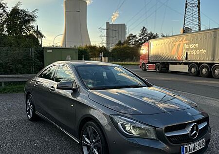 Mercedes-Benz CLA 200 -