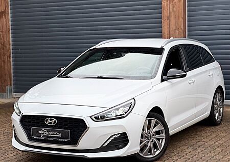 Hyundai i30 cw Passion+ Aut/Navi/Kamera/LED/SHZ/LenkHz/