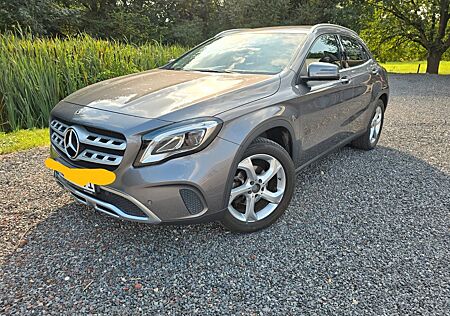 Mercedes-Benz GLA 220 d 4MATIC DCT -