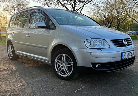 VW Touran Volkswagen Highline