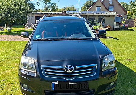 Toyota Avensis Combi Sol 2,2-l-D-CAT Sol