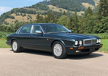 Jaguar Daimler 4.0 Six Lang Six