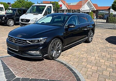 VW Passat Variant Volkswagen R-LINE Elegance 4Motion AHK Stand