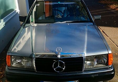 Mercedes-Benz 190 gebraucht kaufen Mercedes-Benz 190 D, Automatik, Oldtimer mit frischem TÜV