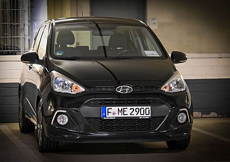 Hyundai i10 1.0 FIFA World Cup Edition Gold FIFA Wor...