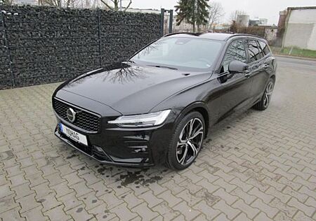 Volvo V60 B4 Benzin Plus Dark Leder digitales Cockpit