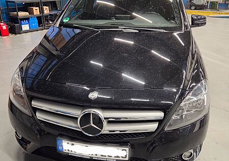Mercedes-Benz B 180 -