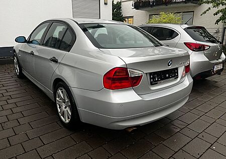 BMW 320i -