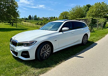 BMW 330e Touring Hybrid M Ausstattung TÜV neu