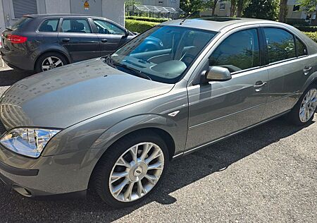 Ford Mondeo 2.0 Ghia Autom. Ghia, Scheckheft gepflegt