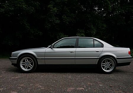 BMW 728i e38 Handschalter (LCI/Facelift)