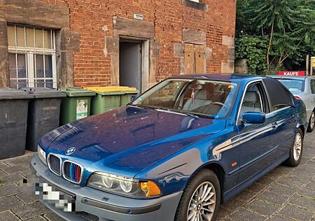 BMW 525i A