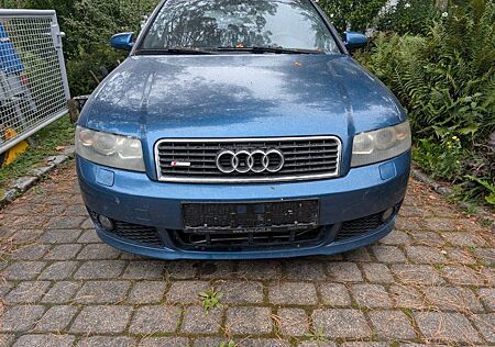 Audi A4 2.4 V6 Avant Leder Blau Tüv