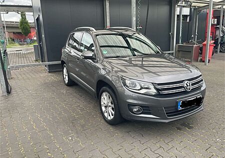 VW Tiguan Volkswagen 2.0 TDI DSG 4MOT BMot Tech Sport & St...