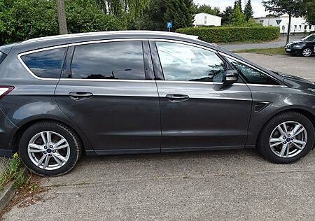 Ford S-Max 2,0 TDCi 132kW Titanium PowerShift Tit...