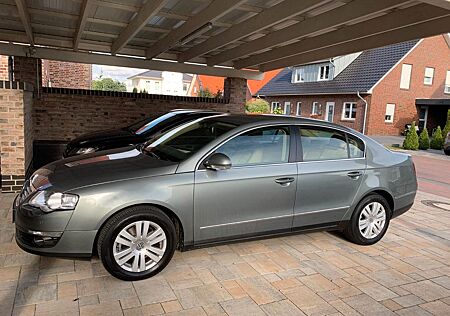 VW Passat Volkswagen 1.6 FSI Highline, Klima, PDC, AHK