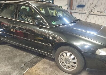 Audi A4 B5 2.8 Avant tiptronic quattro -