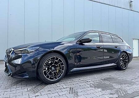BMW M5 Touring Ultimate Package Carbon SOFORT on STO