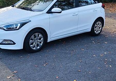 Hyundai i20 1.2 Trend (neue Steuerkette+ neue Reifen)