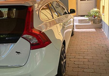 Volvo V60 D6 TWIN ENGINE Plug-in-Hybrid Momentum M...