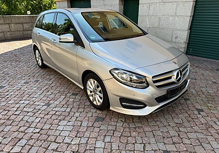 Mercedes-Benz B 180 *Navi*Sitzheizung*Tempomat*PDC*