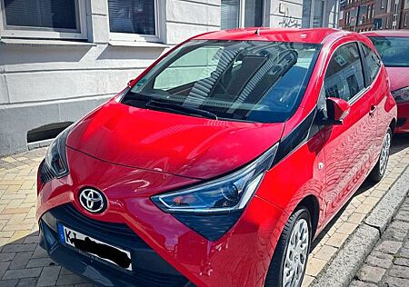 Toyota Aygo (X) super sparsam: Aygo (X) unfallfrei TÜV & AU neu