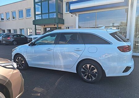 Kia Cee'd Sportswagon Ceed SPORTWAGON 1.5 T-GDI"Gold"Navi*1EXTR*12 km!