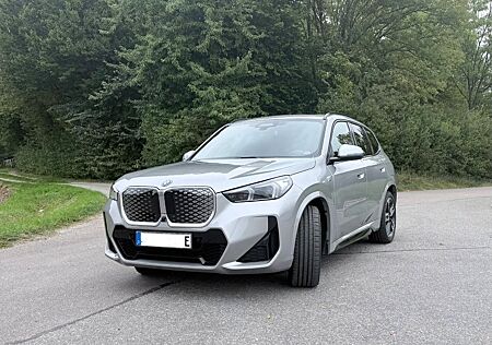 BMW iX1 xDrive30 fast Vollausstattung
