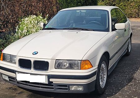 BMW 325i Coupe, weiß, 1. Hand, TÜV neu, Leder