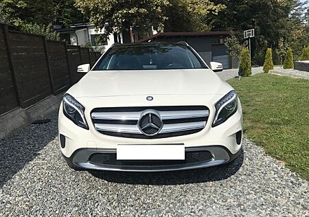 Mercedes-Benz GLA 200 GLA 200d Urban 4Matic /Panorama/ Voll-TüV Neu !!