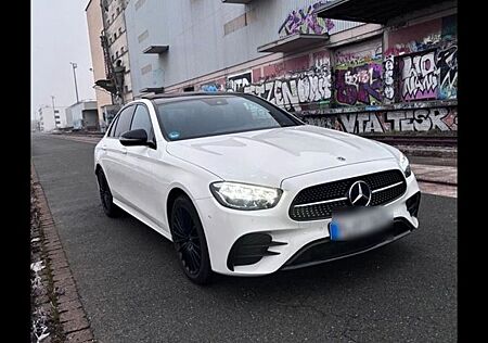 Mercedes-Benz E 300 d 4MATIC Pano,Standheiz,Anhäng,Burm..