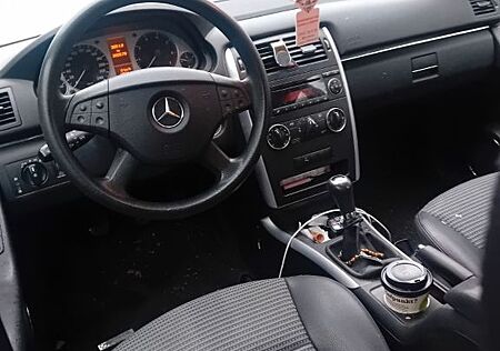 Mercedes-Benz B 200 -