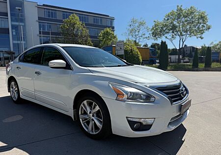 Nissan Altima 2.5 *Automatik *Klima*Navi*Schiebedach