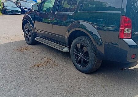 Nissan Pathfinder 2.5 dCi DPF PLATINUM 4WD Automati...