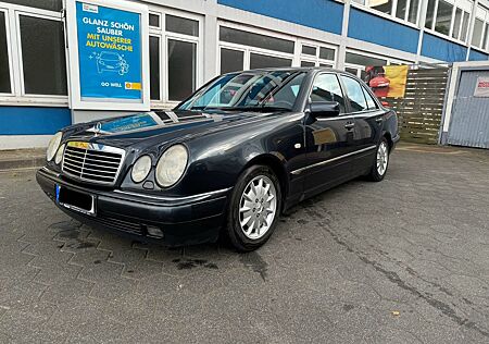 Mercedes-Benz E 230 AVANTGARDE Avantgarde Rentner Fahrzeug