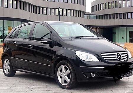 Mercedes-Benz B 200 -