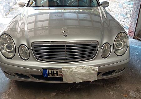 Mercedes-Benz 200 E200