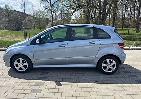 Mercedes-Benz B 200 -Automatik-Gepflegt-wenig Kilometer