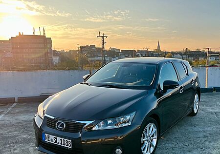 Lexus CT CT200H - Hybrid/Benzin -