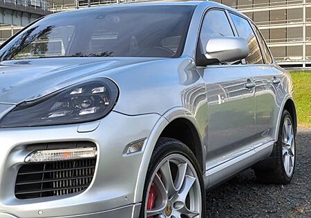 Porsche Cayenne Voll Scheckheft bei Zentrum