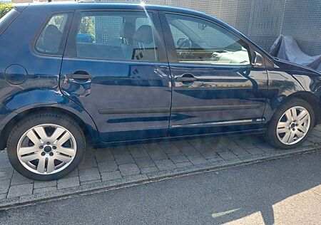 VW Polo Volkswagen 1.4 - Klima, 8-fach bereift