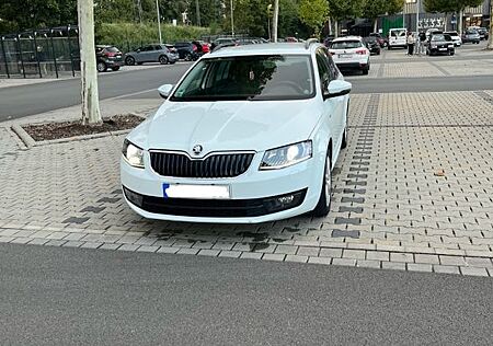 Skoda Octavia gebraucht kaufen Skoda Octavia 1.6 TDI DSG Joy Combi Joy